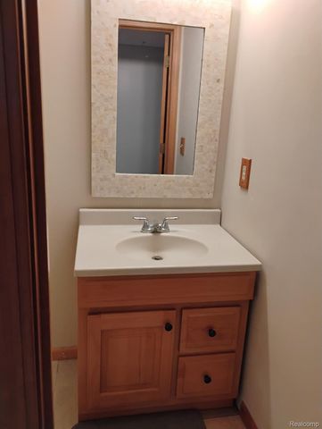725 S Sashabaw Road, Brandon Charter Township, MI 48462