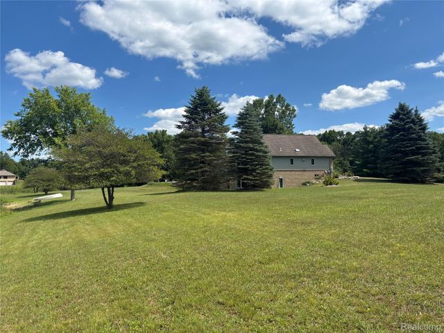 725 S Sashabaw Road, Brandon Charter Township, MI 48462