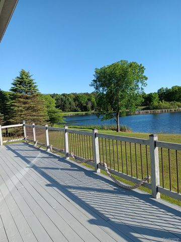 725 S Sashabaw Road, Brandon Charter Township, MI 48462