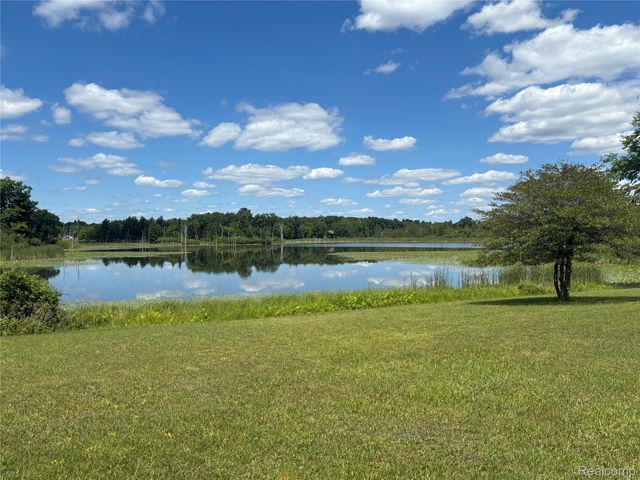 725 S Sashabaw Road, Brandon Charter Township, MI 48462