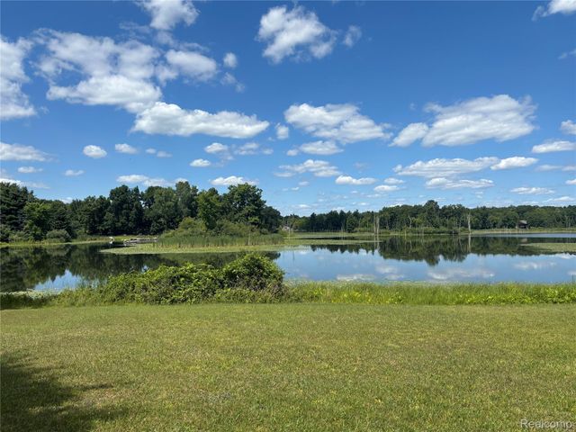725 S Sashabaw Road, Brandon Charter Township, MI 48462