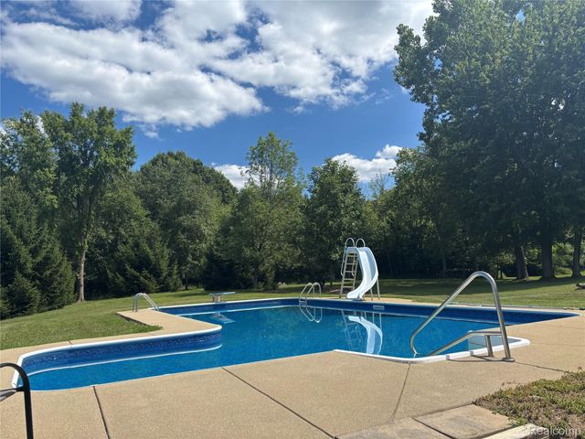 725 S Sashabaw Road, Brandon Charter Township, MI 48462