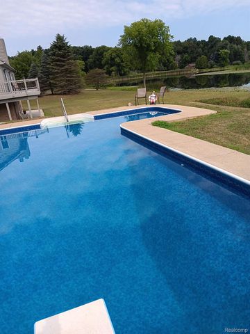 725 S Sashabaw Road, Brandon Charter Township, MI 48462