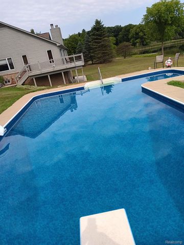 725 S Sashabaw Road, Brandon Charter Township, MI 48462