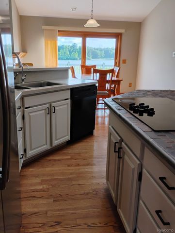 725 S Sashabaw Road, Brandon Charter Township, MI 48462