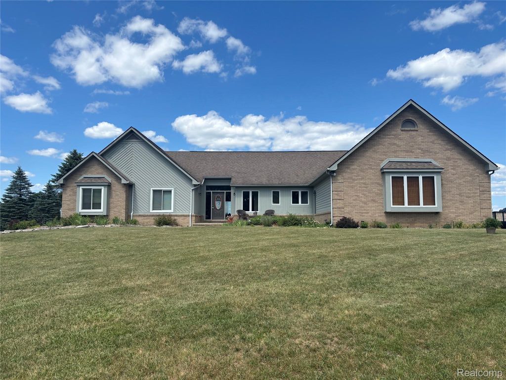 725 S Sashabaw Road, Brandon Charter Township, MI 48462