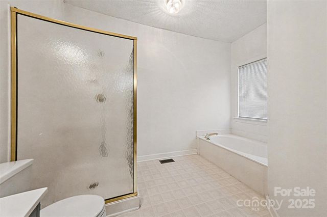 1915 Millbrook Lane, Matthews, NC 28104