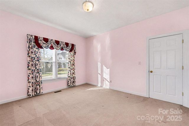 1915 Millbrook Lane, Matthews, NC 28104