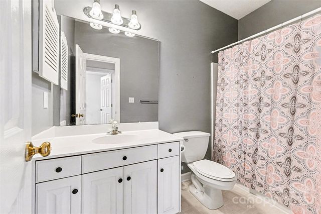 1915 Millbrook Lane, Matthews, NC 28104