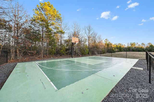 1915 Millbrook Lane, Matthews, NC 28104