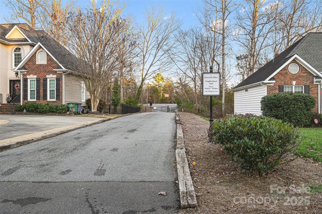 1915 Millbrook Lane, Matthews, NC 28104