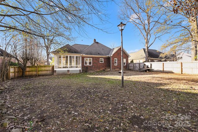 1915 Millbrook Lane, Matthews, NC 28104