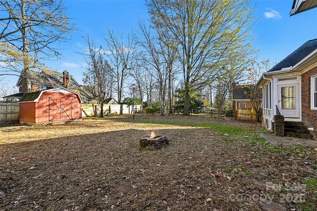 1915 Millbrook Lane, Matthews, NC 28104