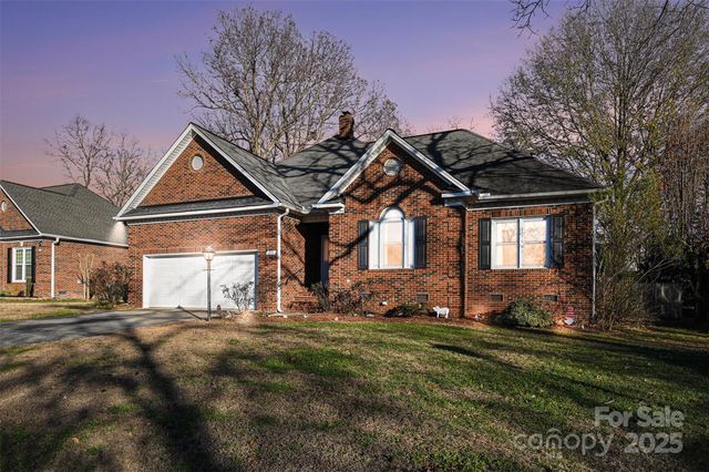 1915 Millbrook Lane, Matthews, NC 28104