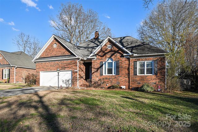 1915 Millbrook Lane, Matthews, NC 28104