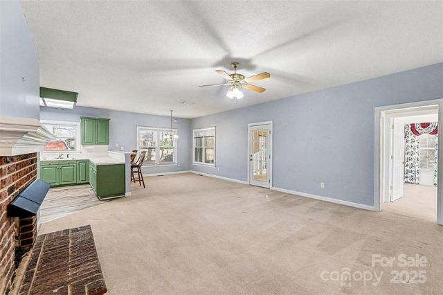 1915 Millbrook Lane, Matthews, NC 28104