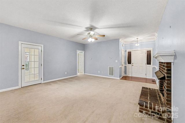 1915 Millbrook Lane, Matthews, NC 28104