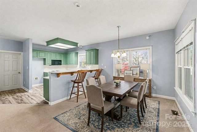 1915 Millbrook Lane, Matthews, NC 28104