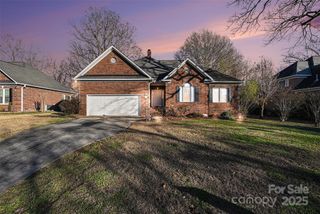 1915 Millbrook Lane, Matthews, NC 28104