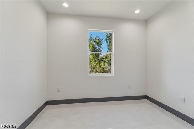 442 Mercedes CT, Lehigh Acres, FL 33972