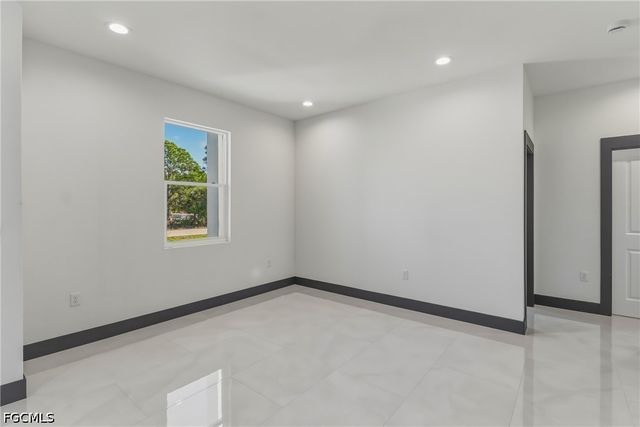 442 Mercedes CT, Lehigh Acres, FL 33972