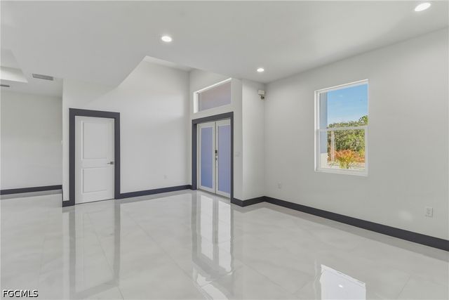 442 Mercedes CT, Lehigh Acres, FL 33972