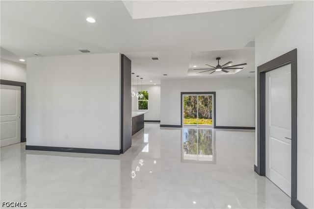 442 Mercedes CT, Lehigh Acres, FL 33972