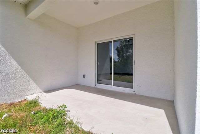 442 Mercedes CT, Lehigh Acres, FL 33972