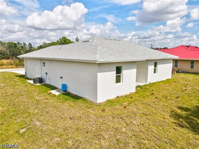 442 Mercedes CT, Lehigh Acres, FL 33972