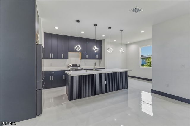 442 Mercedes CT, Lehigh Acres, FL 33972