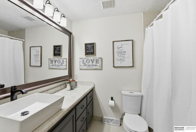 15020 Dorcas Circle, Omaha, NE 68144