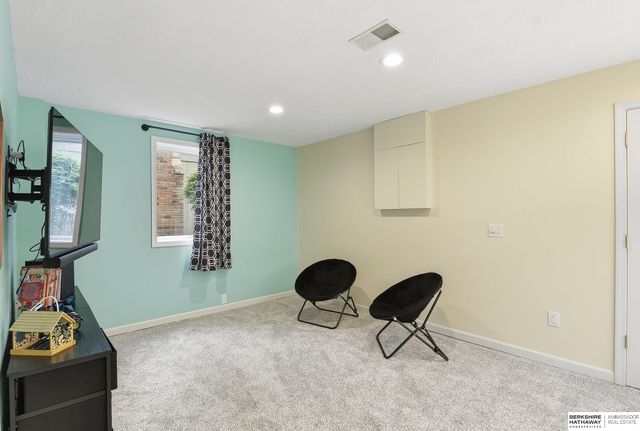 15020 Dorcas Circle, Omaha, NE 68144