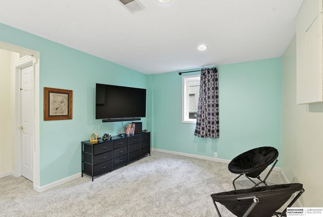 15020 Dorcas Circle, Omaha, NE 68144