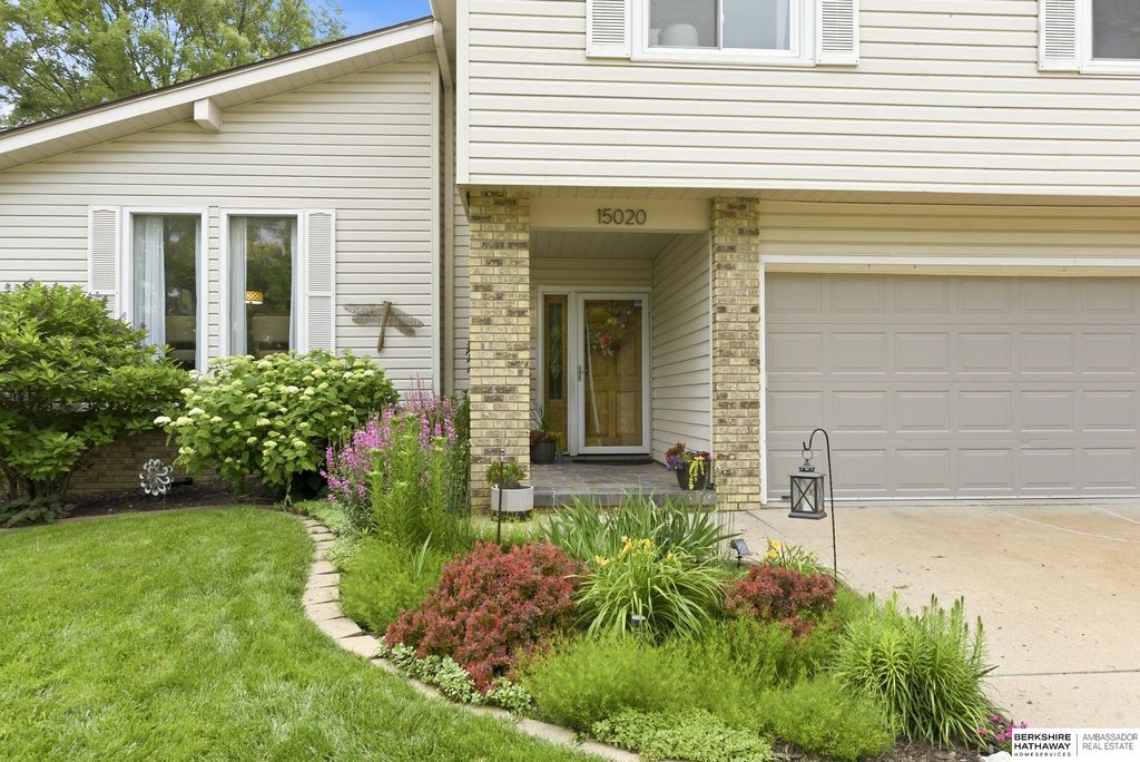 15020 Dorcas Circle, Omaha, NE 68144