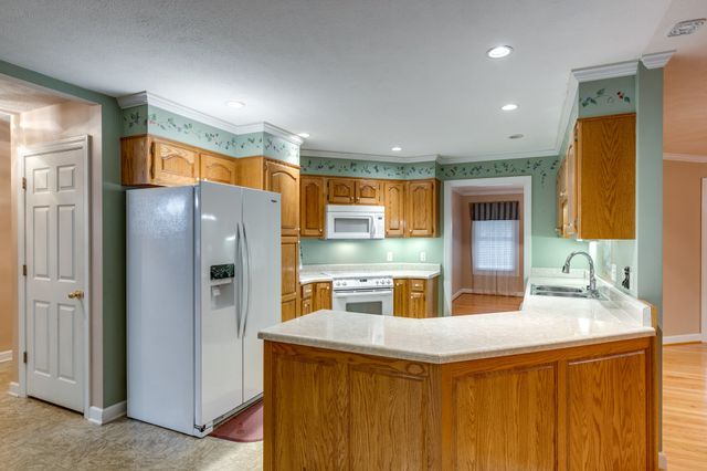 106 Parkwood Ln, Hohenwald, TN 38462