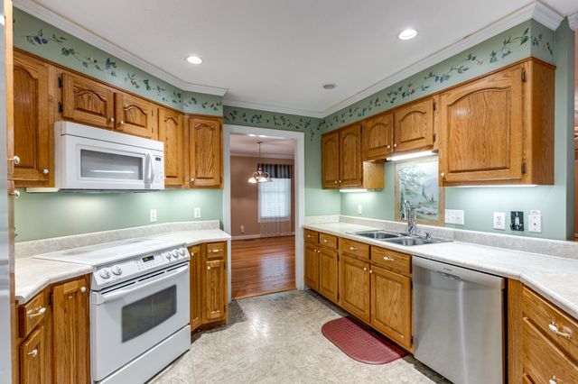 106 Parkwood Ln, Hohenwald, TN 38462