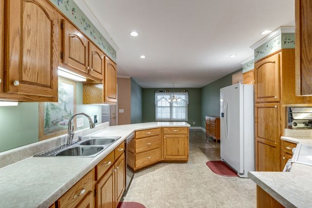106 Parkwood Ln, Hohenwald, TN 38462