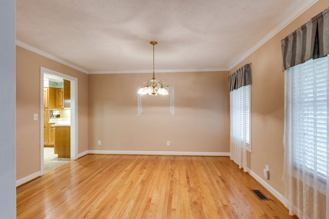 106 Parkwood Ln, Hohenwald, TN 38462