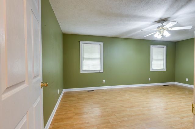 106 Parkwood Ln, Hohenwald, TN 38462