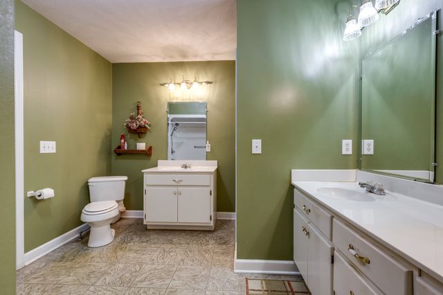 106 Parkwood Ln, Hohenwald, TN 38462