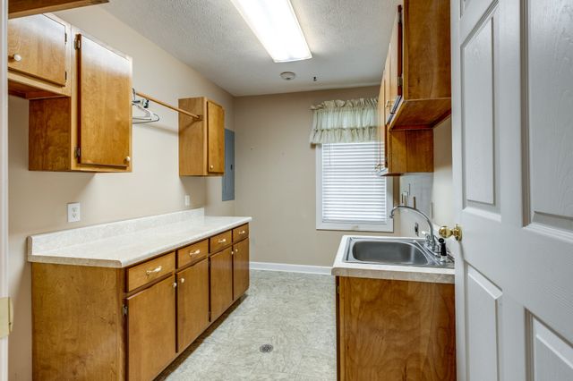 106 Parkwood Ln, Hohenwald, TN 38462