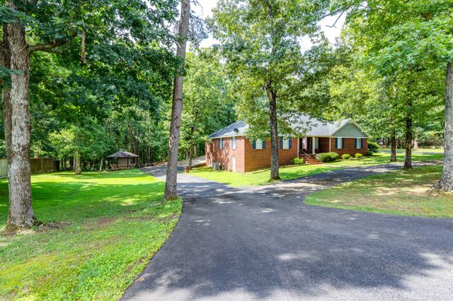 106 Parkwood Ln, Hohenwald, TN 38462