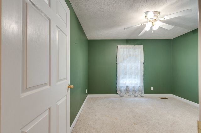 106 Parkwood Ln, Hohenwald, TN 38462