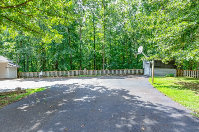 106 Parkwood Ln, Hohenwald, TN 38462