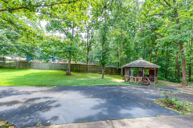106 Parkwood Ln, Hohenwald, TN 38462