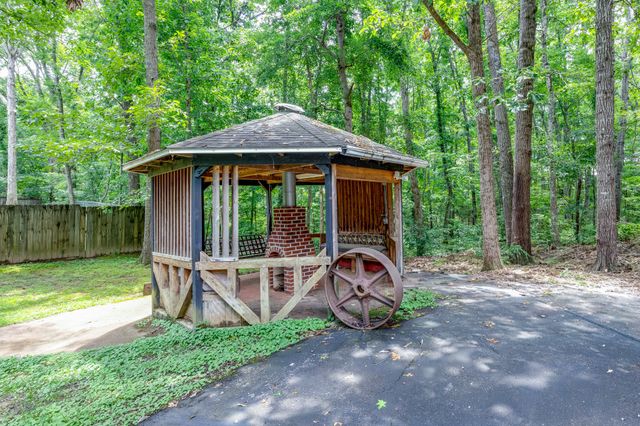106 Parkwood Ln, Hohenwald, TN 38462