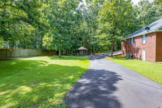 106 Parkwood Ln, Hohenwald, TN 38462