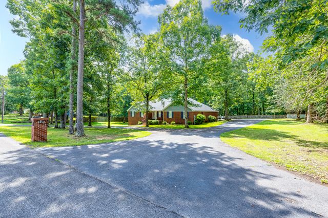 106 Parkwood Ln, Hohenwald, TN 38462