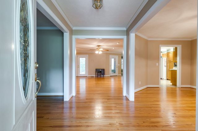 106 Parkwood Ln, Hohenwald, TN 38462