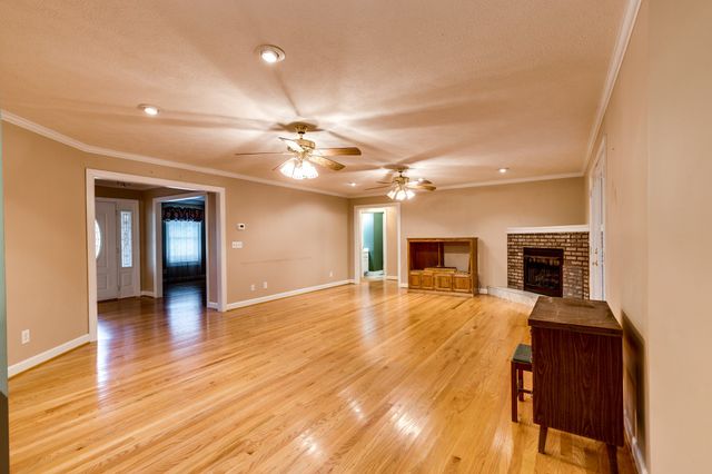 106 Parkwood Ln, Hohenwald, TN 38462